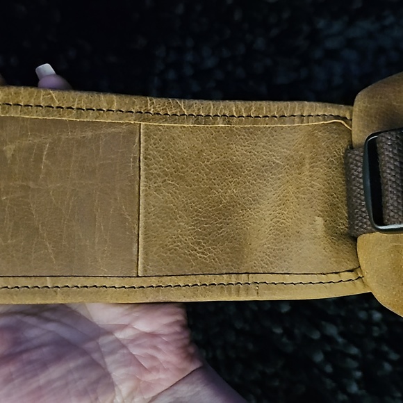 Mens light brown/tan leather slingbag NWOT also available in black - Picture 6 of 12